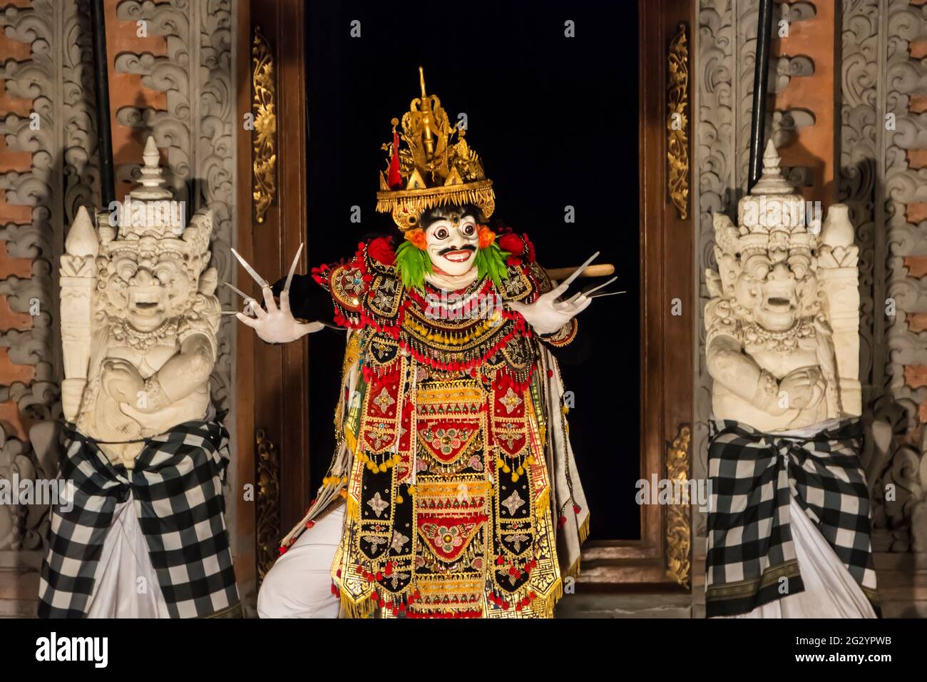 Darsteller des Jauk Manis (Maske)Tanzes. Ubud, Bali, Indonesien Stockfoto
