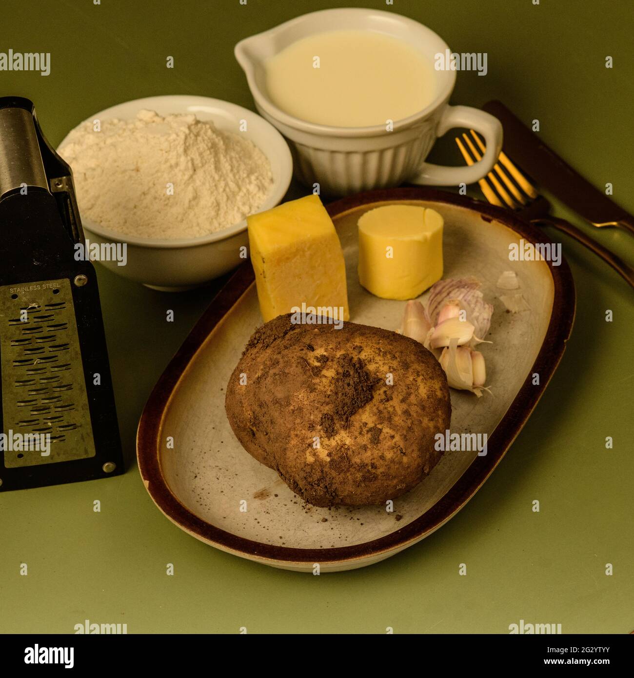 Neue Dimensionen schaffen in Nouvelle Cuisine, Deconstructed Scalloped Potato Stockfoto
