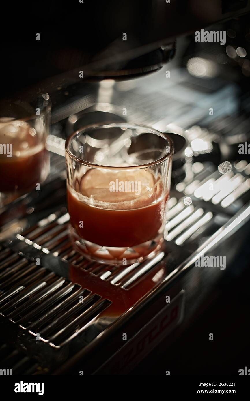 Selektiver Fokus auf Eiskaffee im Glas Stockfoto