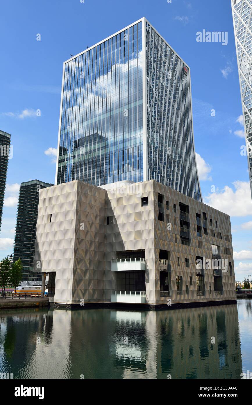 One Bank Street und The Quay Club, Middle Dock, Canary Wharf, Docklands, East London, Vereinigtes Königreich Stockfoto