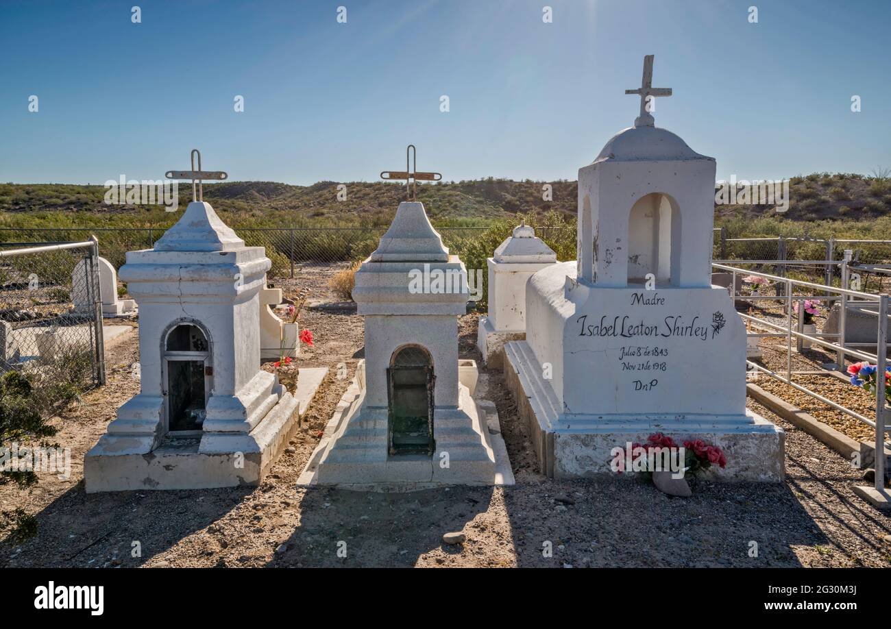 Gräber auf dem alten Friedhof, TX-170 Highway 10 m nördlich der Stadt Presidio, Big Bend Country, Texas, USA Stockfoto