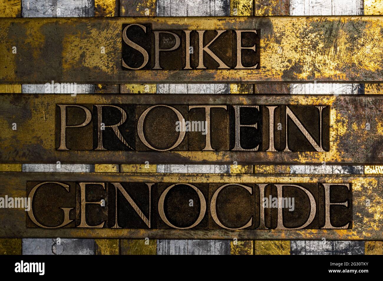 Spike Protein Genocide Text auf vintage strukturiertem Grunge Kupfer und Goldbarren Hintergrund Stockfoto Spike Protein Genocide Text auf vintage strukturiertem Grunge Kupfer und Goldbarren Hintergrund Stockfoto