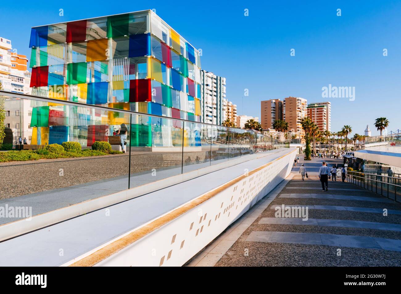 Riesiger Glaswürfel in Muelle Uno des Centre Pompidou. Málaga, Andalusien, Spanien, Europa Stockfoto