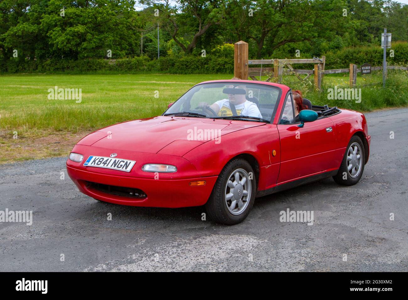 1993 90s Red Mazda MX-5 beim 58. Jährlichen Manchester to Blackpool Vintage & Classic Car Run ist die Veranstaltung eine ‘Touring Assembly’ Stockfoto