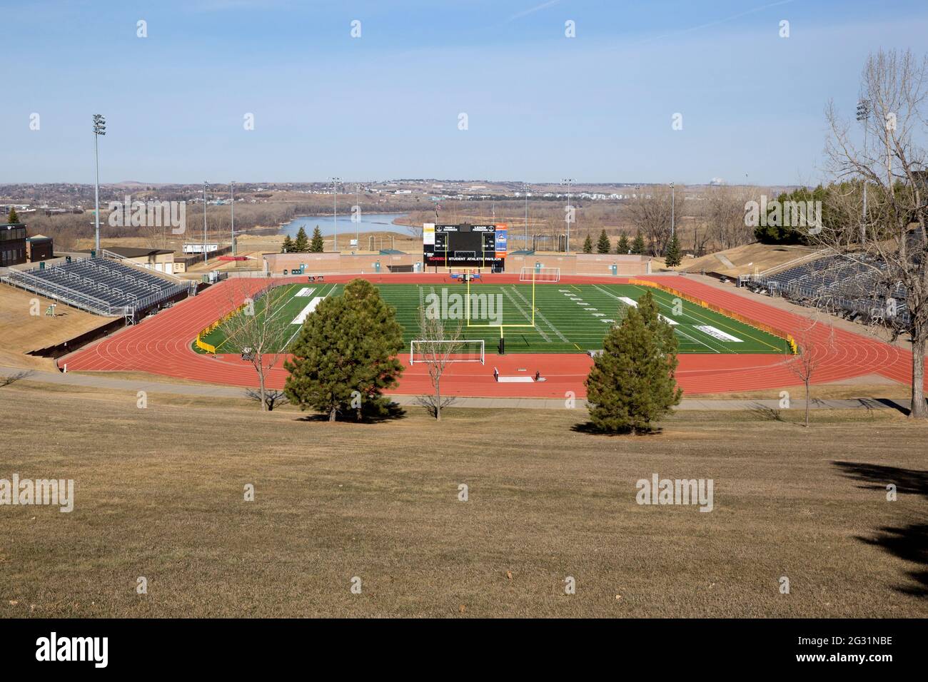 American Sports Complex eines Fußballstadions mit einem Feld von Kunstrasen, Laufstrecke, und steht am Bismarck State College, North Dakota Stockfoto