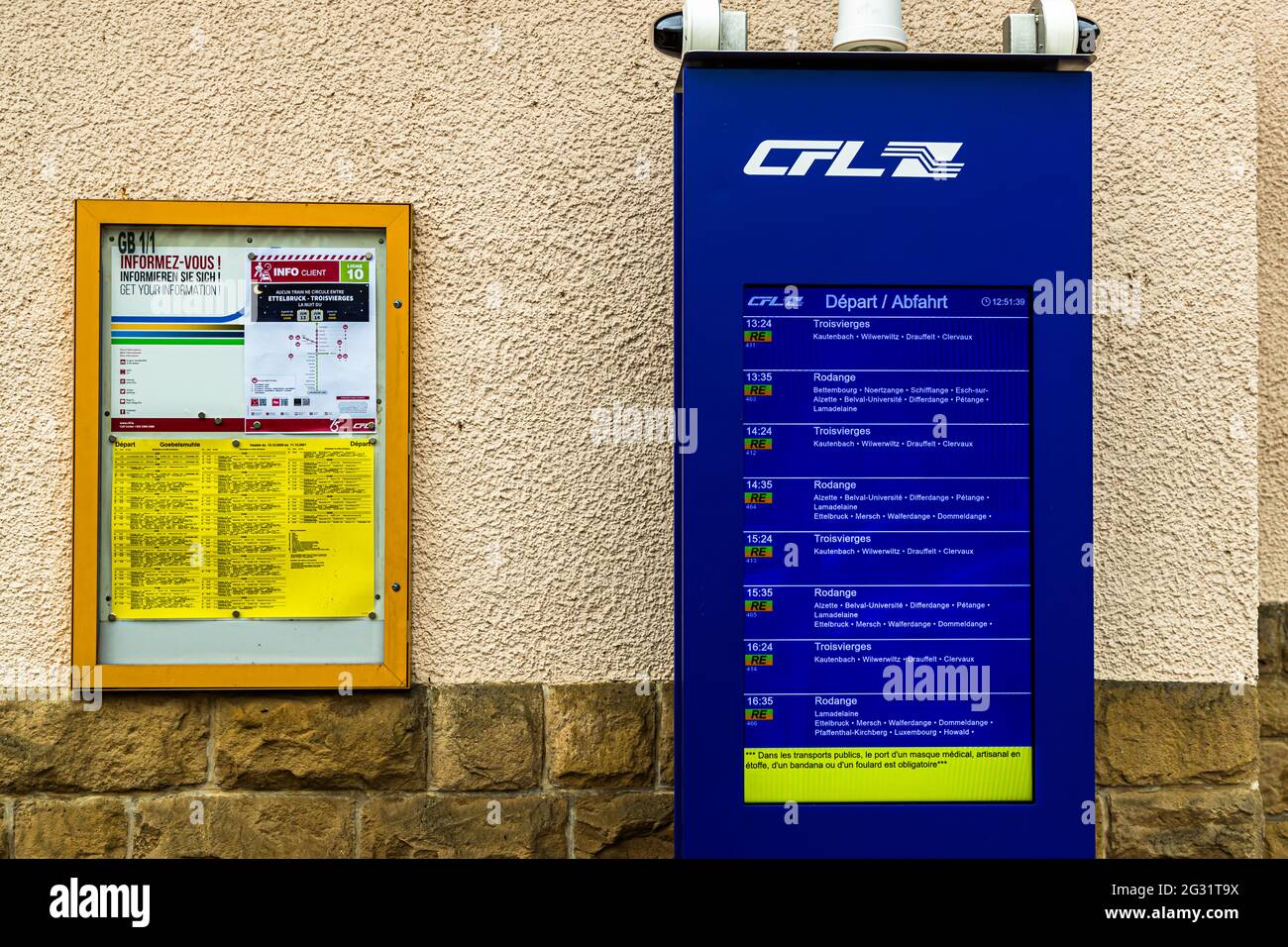 Die Ticketschalter hatten ihren Tag im Großherzogtum Luxemburg. Ein Ticket muss nur für Reisen der 1. Klasse bezahlt werden. Alle anderen Verbindungen, ob Bus oder Bahn, sind im ganzen Land kostenlos. Schlindermanderscheid, Luxemburg Stockfoto