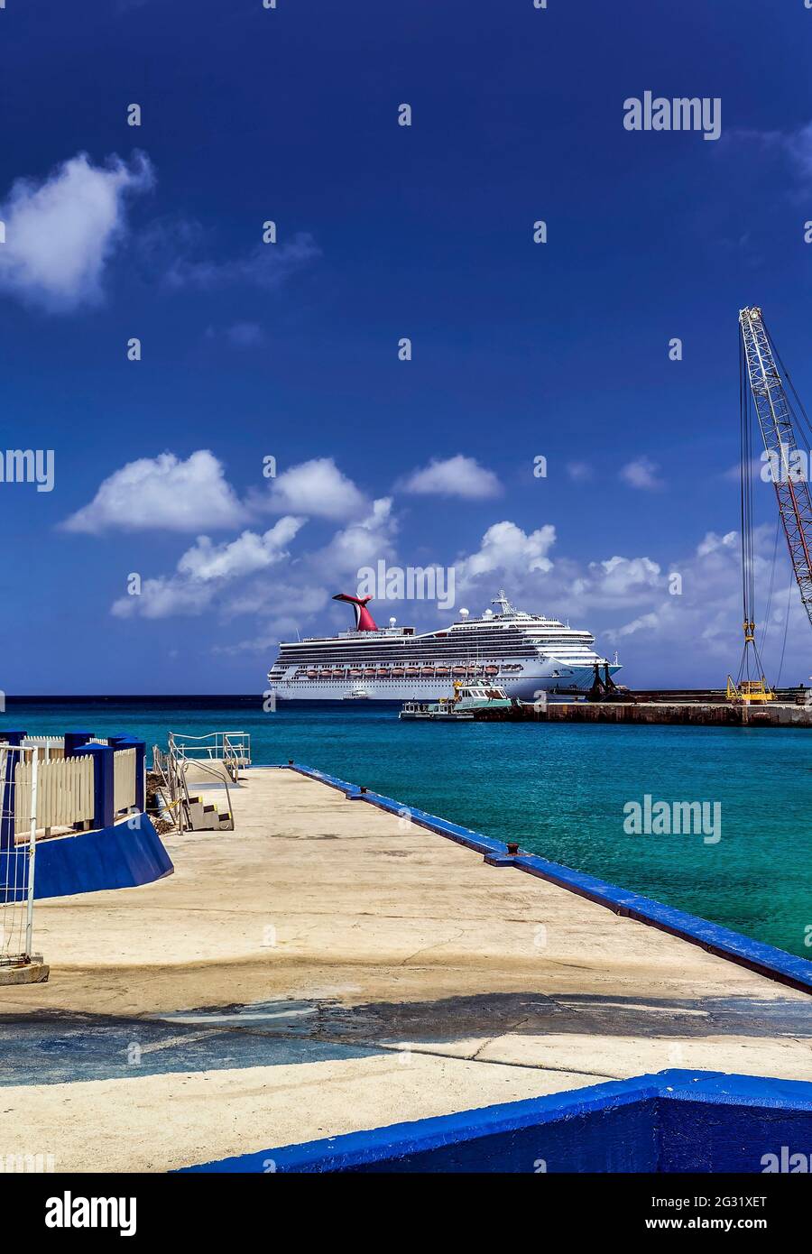 Schiff im Hafen von George Town, Cayman Islands Stockfoto