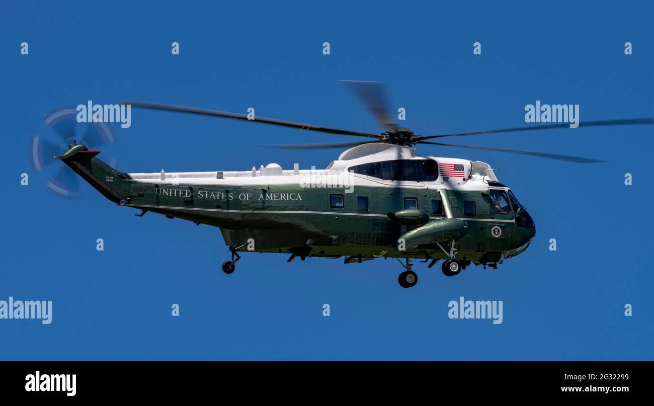 RNAS Culdrose, Helston, Cornwall, Großbritannien. Juni 2021. Sea King VH-3D-Flugzeug des Marine Helicopter 1 Geschwader, die den Transportaufgaben des Präsidenten zugeordnet sind Kredit: Bob Sharples/Alamy Live News Stockfoto