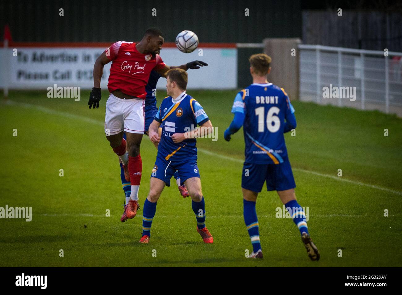 Brackley, Northamptonshire, England 28. Dezember 2020. Vanarama National League North Spiel zwischen Brackley Town und Gloucester City. Stockfoto