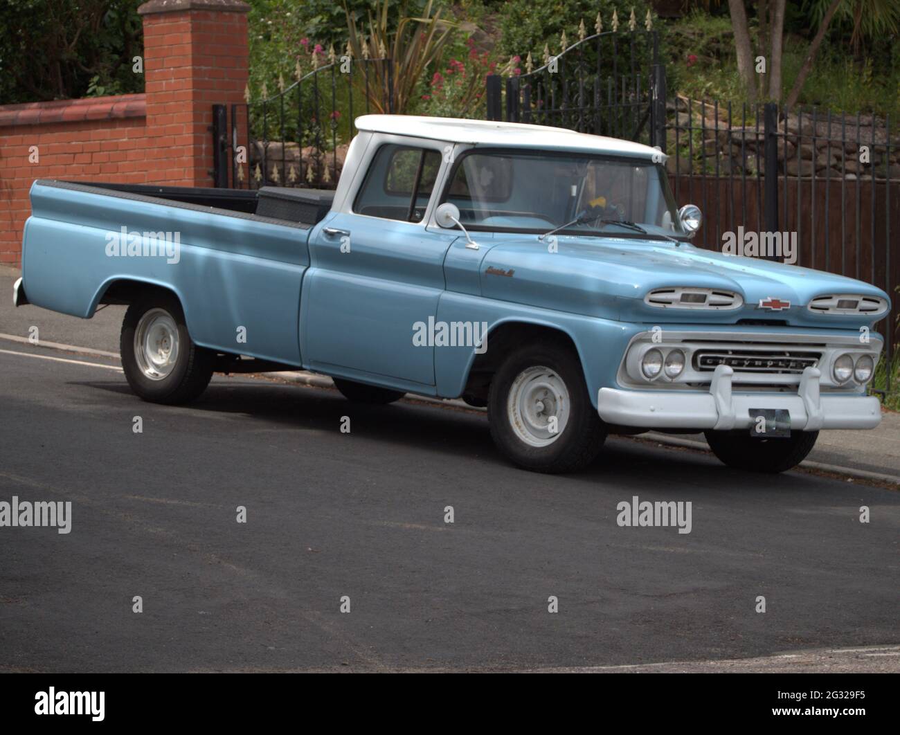 Klassischer Chevrolet Pick-up Truck in einer Seitenstraße in New Brighton Stockfoto