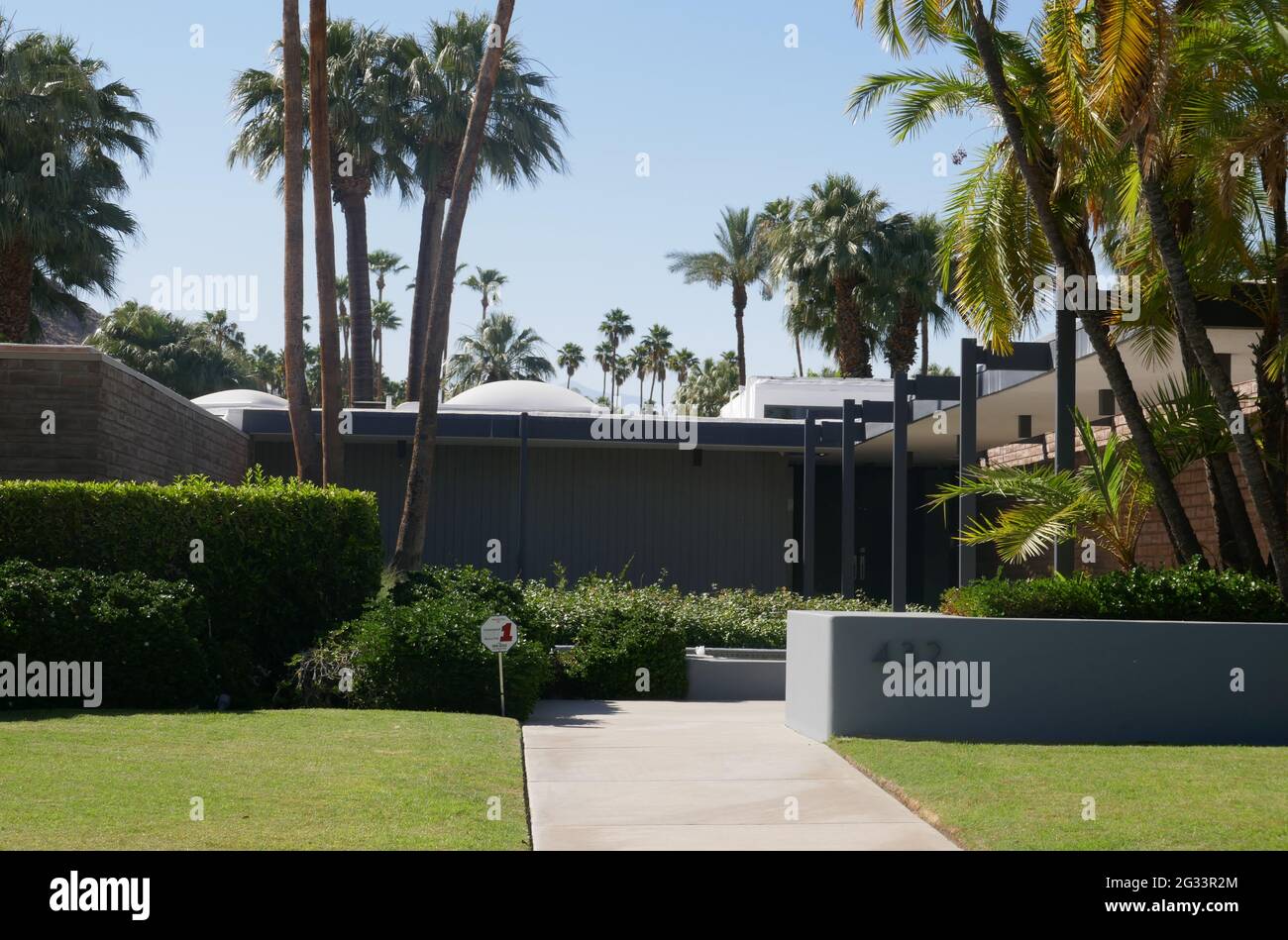 Palm Springs, Kalifornien, USA 10. Juni 2021 EINE allgemeine Sicht auf die Atmosphäre von Leonardo DiCaprios Haus und Dinah Shores früheres Haus/Haus in Old Las Palmas am 432 Hermosa Place in Palm Springs, Kalifornien, USA. Foto von Barry King/Alamy Stockfoto Stockfoto