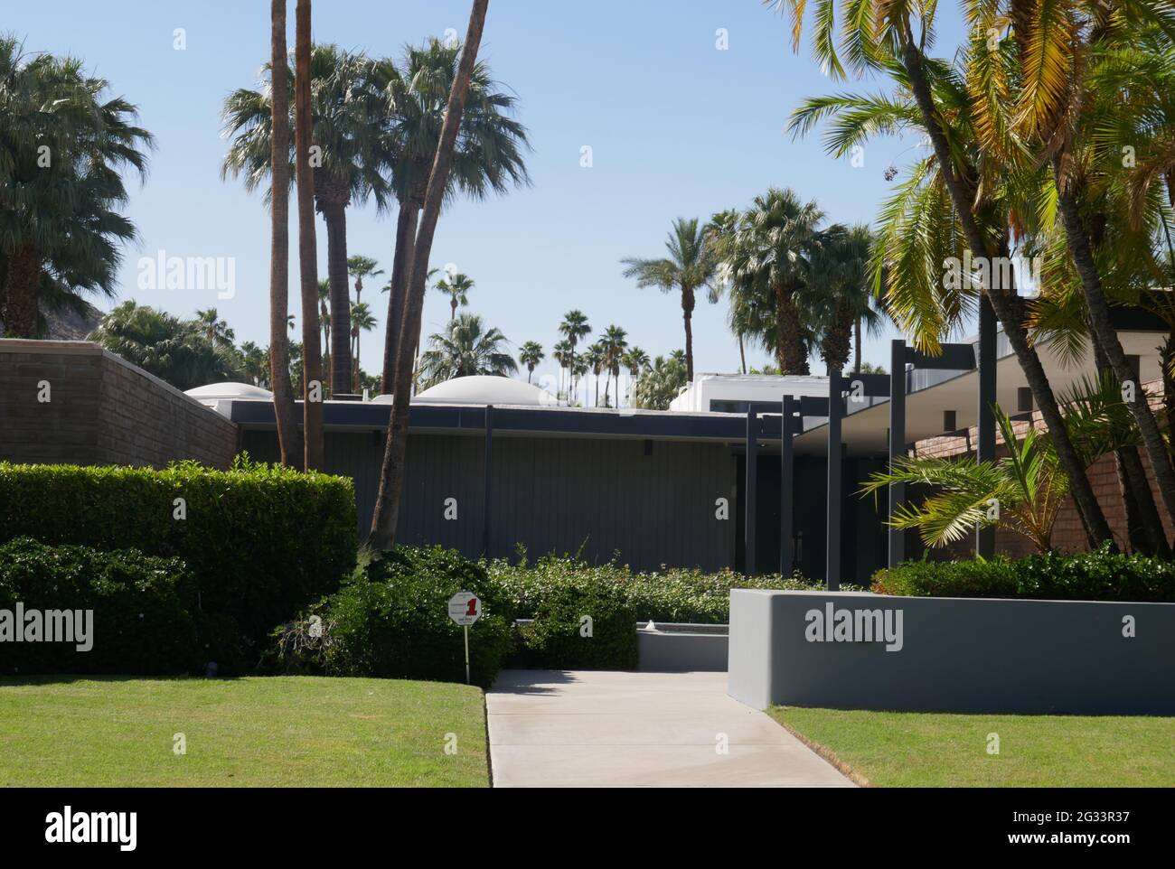 Palm Springs, Kalifornien, USA 10. Juni 2021 EINE allgemeine Sicht auf die Atmosphäre von Leonardo DiCaprios Haus und Dinah Shores früheres Haus/Haus in Old Las Palmas am 432 Hermosa Place in Palm Springs, Kalifornien, USA. Foto von Barry King/Alamy Stockfoto Stockfoto