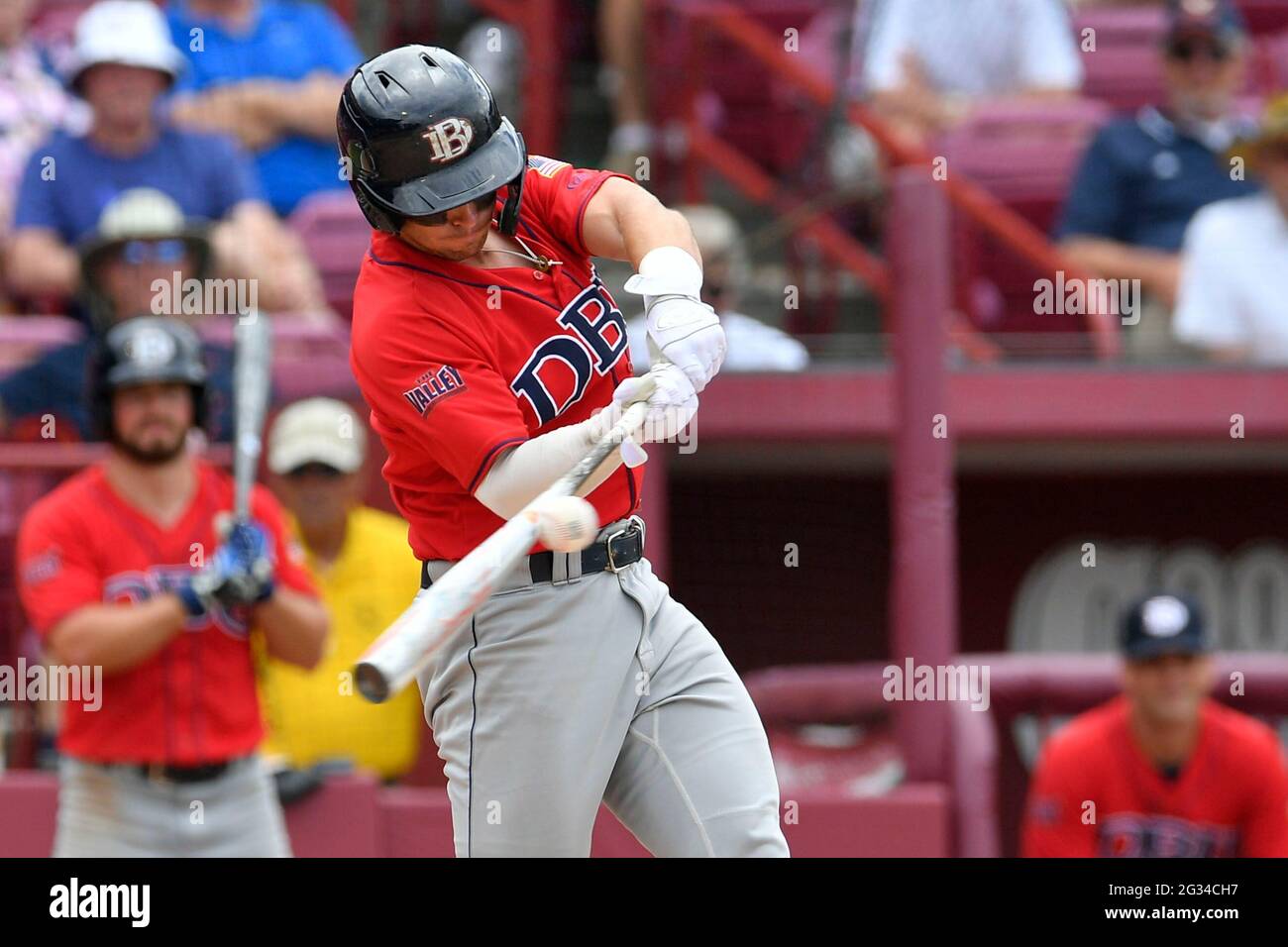 Columbia, South Carolina, USA. 13. Juni 2021. Während eines NCAA Super Regional Spiels zwischen den DBU Patriots und der University of Virginia Cavaliers in Columbia, South Carolina. (Obligatorische Gutschrift: Shane Roper/CSM). Kredit: csm/Alamy Live Nachrichten Stockfoto