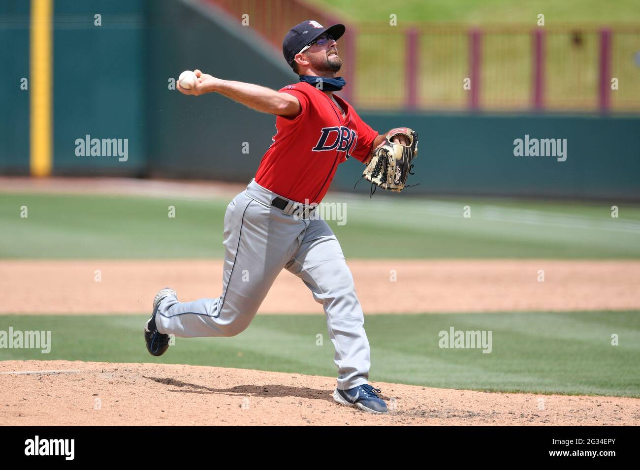 Columbia, South Carolina, USA. Juni 2021. DBU Pitcher Kragen Kechely (32) spielt während eines super regionalen NCAA-Spiels zwischen den DBU Patriots und den Cavaliers der University of Virginia in Columbia, South Carolina. Obligatorischer Kredit: Shane Roper/CSM/Alamy Live News Stockfoto