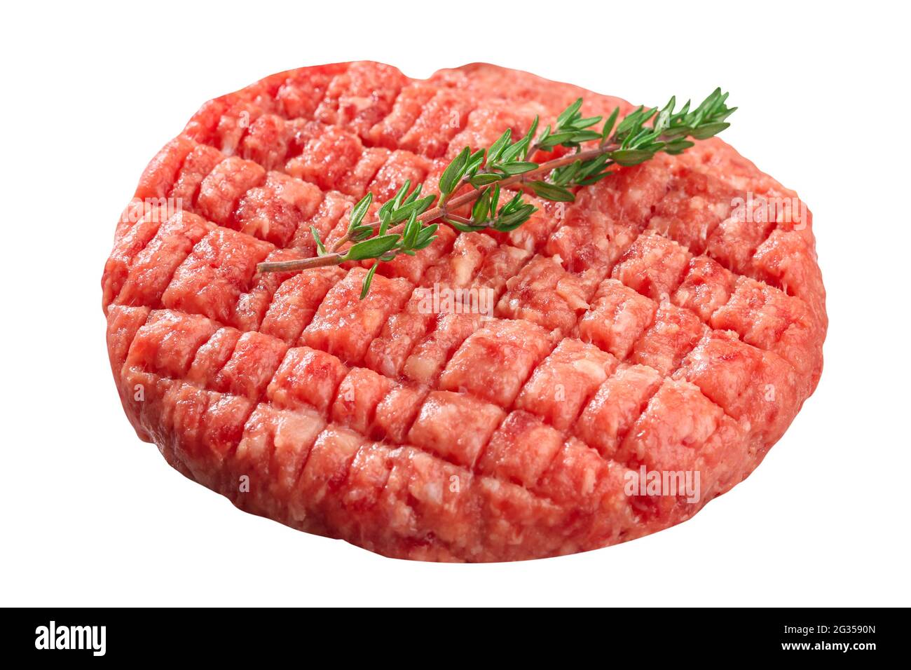 Rohe Hacksteaks für Burger auf weißem Hintergrund isoliert. Rohes Fleisch für Hamburger. Rinderschnitzel. Stockfoto