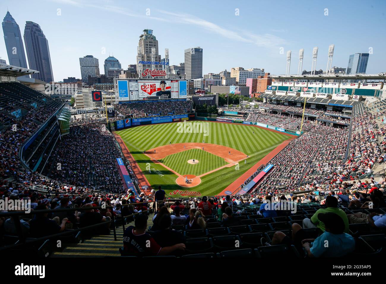 Allgemeine Ansicht des Progressive Field während eines MLB-Spiels der regulären Saison zwischen den Cleveland Indians und Seattle Mariners, Samstag, 12. Juni 2021, in Stockfoto