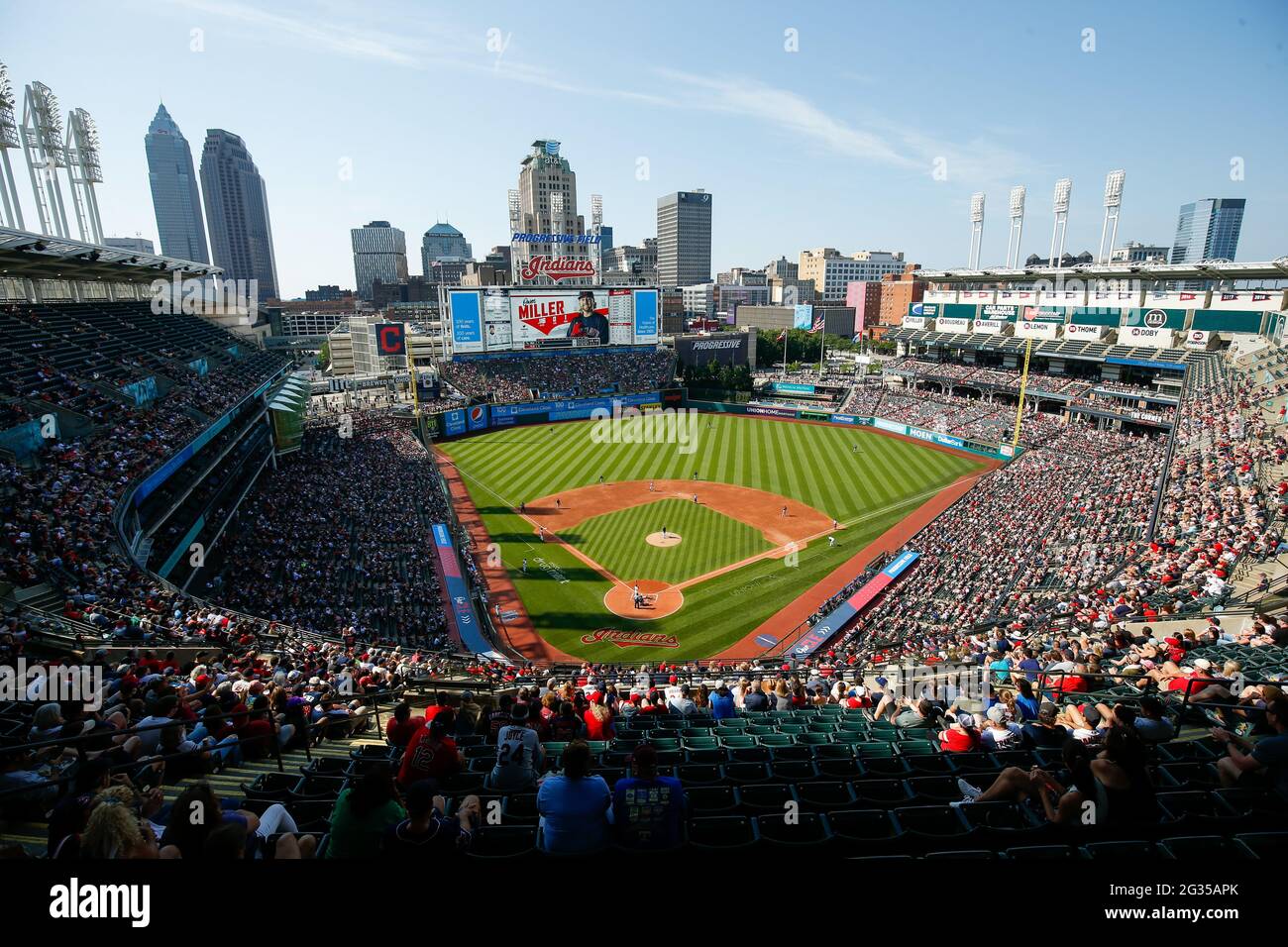Allgemeine Ansicht des Progressive Field während eines MLB-Spiels der regulären Saison zwischen den Cleveland Indians und Seattle Mariners, Samstag, 12. Juni 2021, in Stockfoto