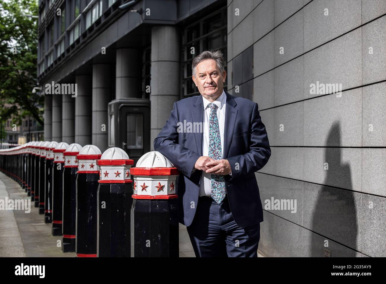 Simon McCoy, GB-Nachrichtenmoderator fotografiert hinter der Fleet Street, Central London, UK FOTO:JEFF GILBERT 11. Juni 2021 Stockfoto