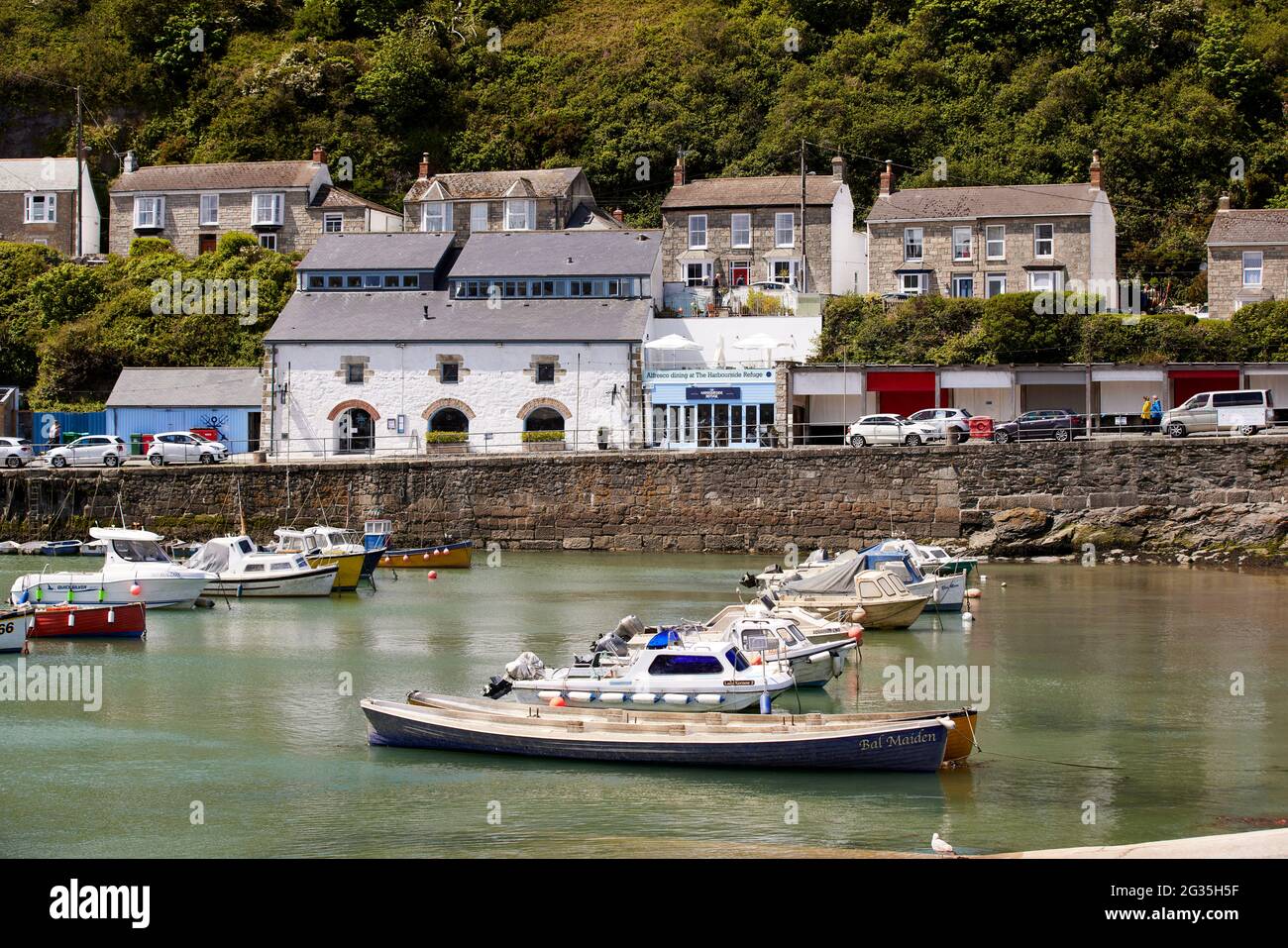 Cornish Touristenziel Porthleven, Cornwall, England, südlichster Hafen in Großbritannien, abgebildet der Hafen Stockfoto