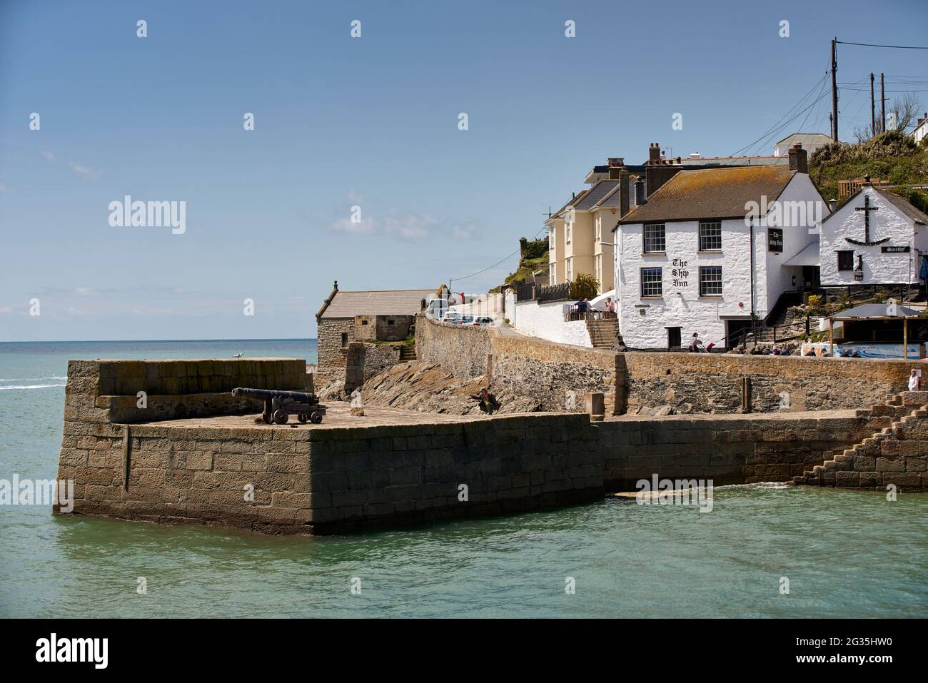 Cornish Touristenziel Porthleven, Cornwall, England, südlichster Hafen in Großbritannien, abgebildet das Ship Inn auf Mount Pleasant Rd Stockfoto