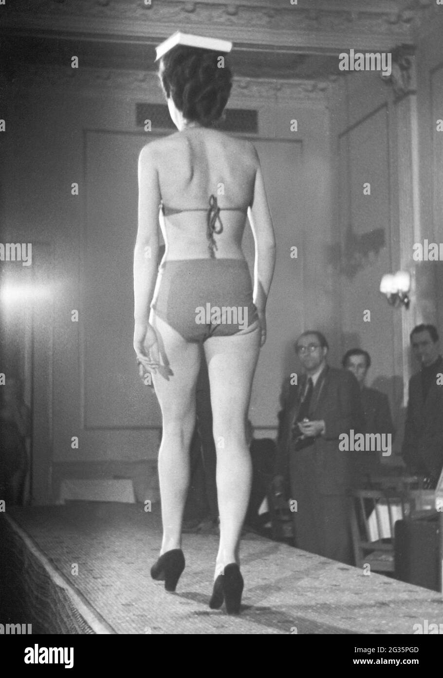 Menschen, Frauen, Schönheitswettbewerber, Miss Deutschland, zukünftige Gewinnerin Inge Löwenstein, volle Länge, ZUSÄTZLICHE RECHTE-FREIGABE-INFO-NICHT-VERFÜGBAR Stockfoto