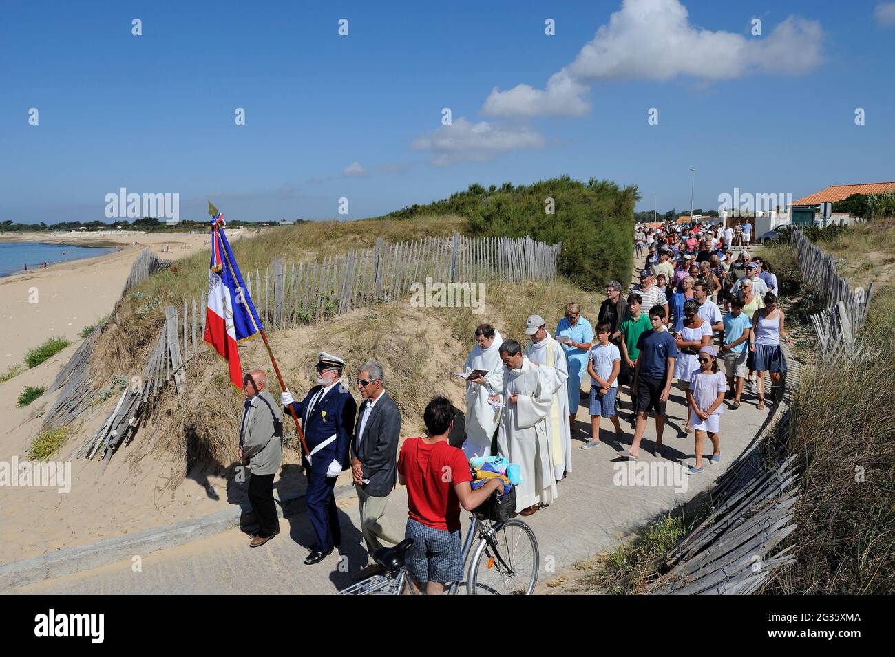 FRANKREICH, CHARENTE-MARITIME (17) INSEL RE, WEILER LA NOUE, DORF SAINTE-MARIE-DE-RE, DIE RELIGIÖSE PROZESSION, ZU EHREN DER TOTEN DER S Stockfoto