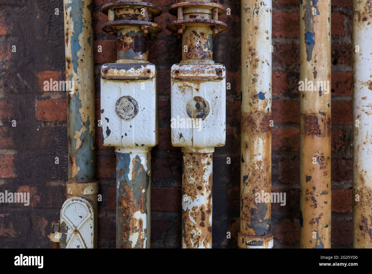 Industrielle Strukturen und Rohre, ehemalige Eisenwerke und Stahlherstellung, Deutschland Stockfoto