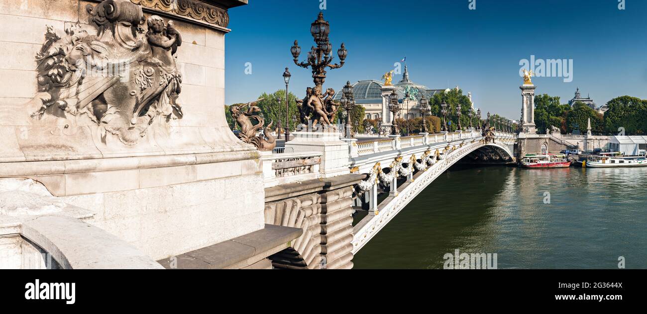 FRANKREICH. PARIS (75) BRÜCKE PONT ALEXANDRE III, GRAND-PALAIS MUSEUM. SEINE. Stockfoto