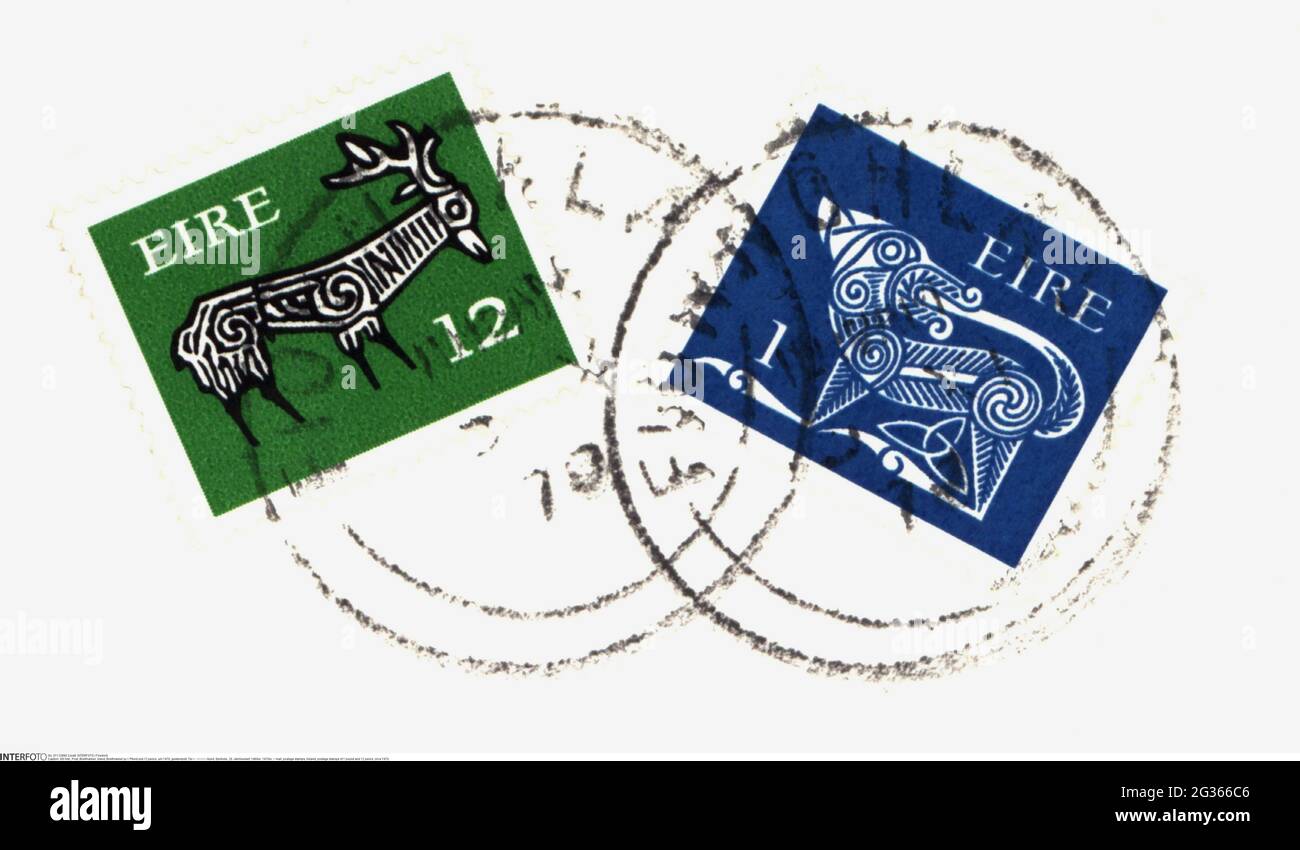 Post, Briefmarken, Irland, Briefmarken von 1 Pfund und 12 Pence, um 1970, ZUSÄTZLICHE-RIGHTS-CLEARANCE-INFO-NOT-AVAILABLE Stockfoto
