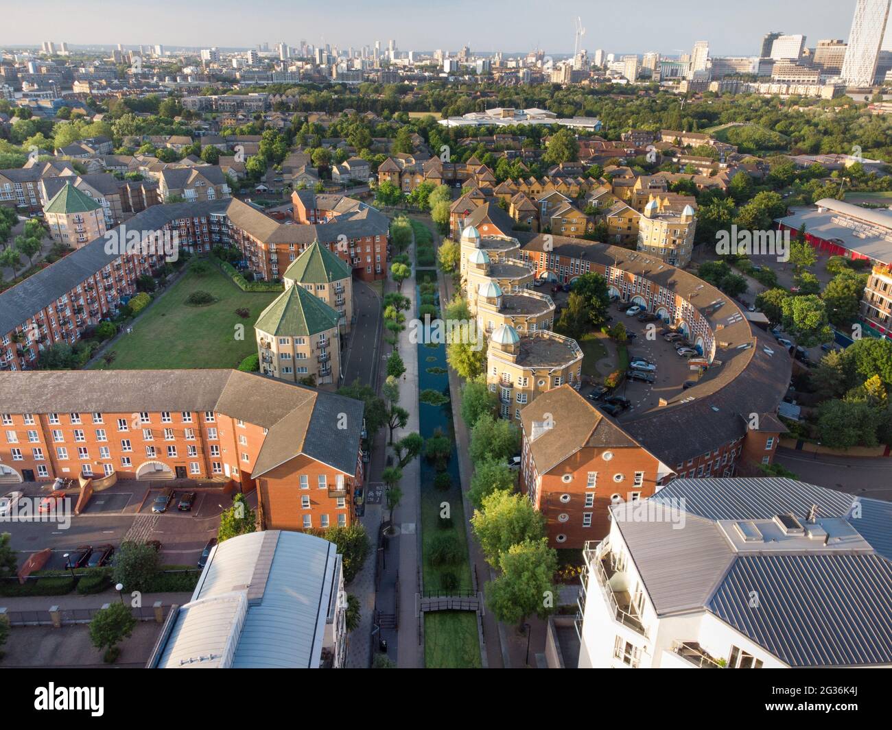 Wasserstraße in Surrey Quays, Canada Water, London, England Stockfoto