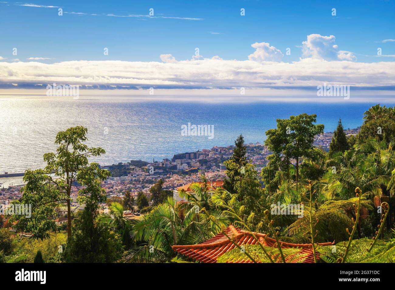 Blick über die Stadt Funchal von den Monte Palace Gardens in Madeira, Portugal Stockfoto