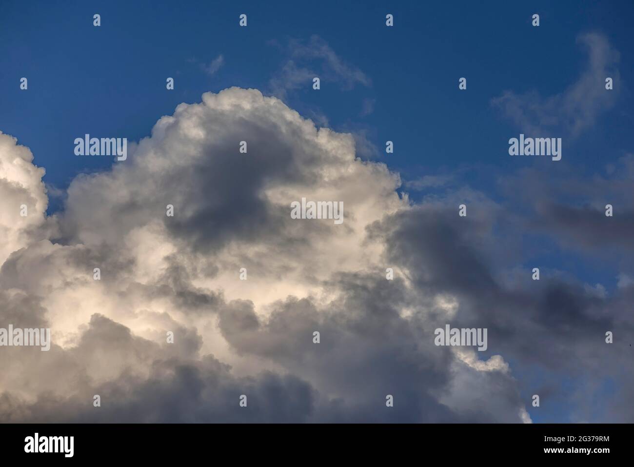 (Cumulus) Wolke y Stockfoto