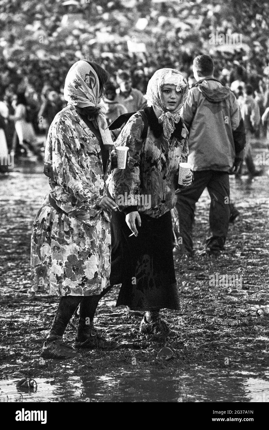 Schickes Kleid beim Glastonbury Festival1998, Somerset, England, Vereinigtes Königreich. Stockfoto