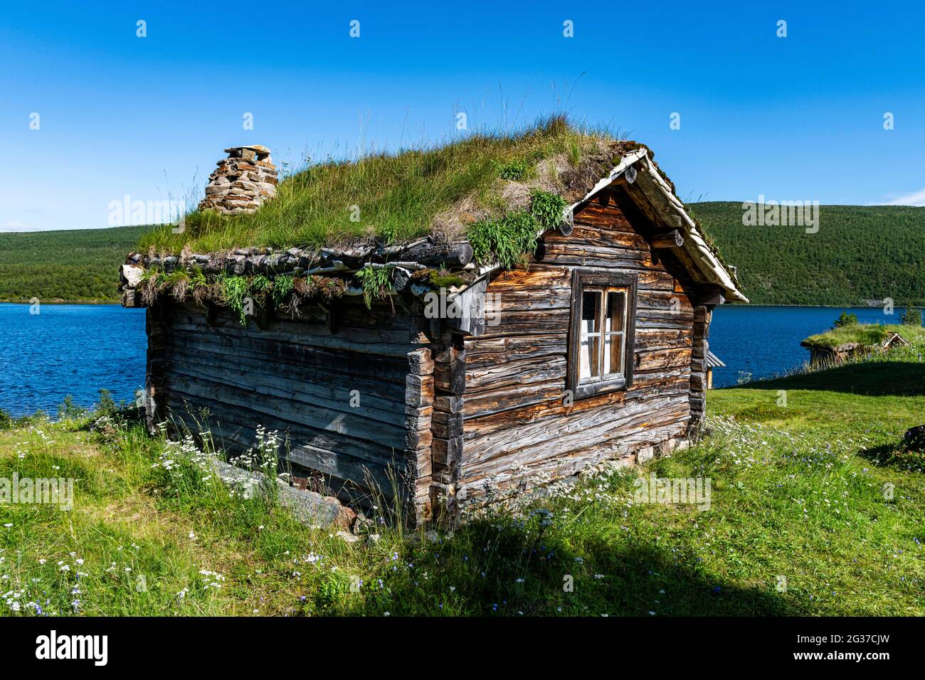 Historische Häuser am Fluss Karasjohka, an der Grenze zu Norwegen und Finnland, Lappland und Finnland Stockfoto