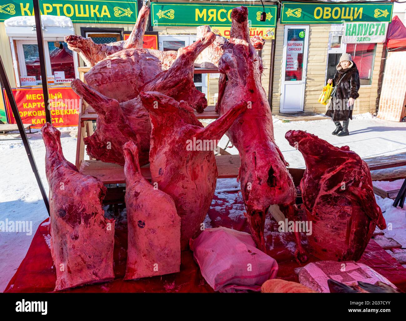 Tiefgefrorenes Fleisch, Fisch- und Fleischmarkt, Jakutsk, Republik Sacha, Russland Stockfoto