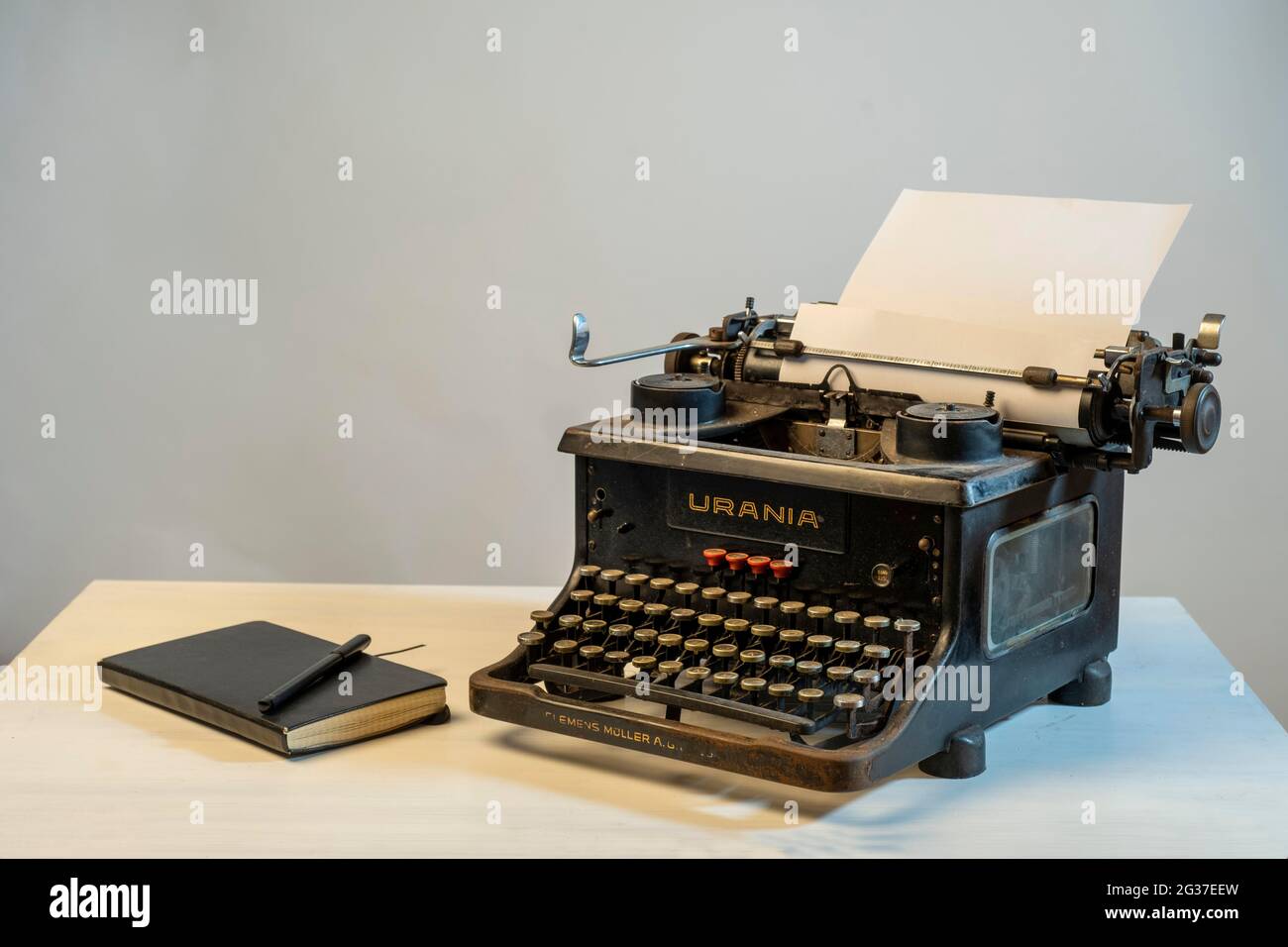 Alte Schreibmaschine, Urania, Blog, Symbolfoto, schreiben, Autor, Bayern,  Deutschland Stockfotografie - Alamy