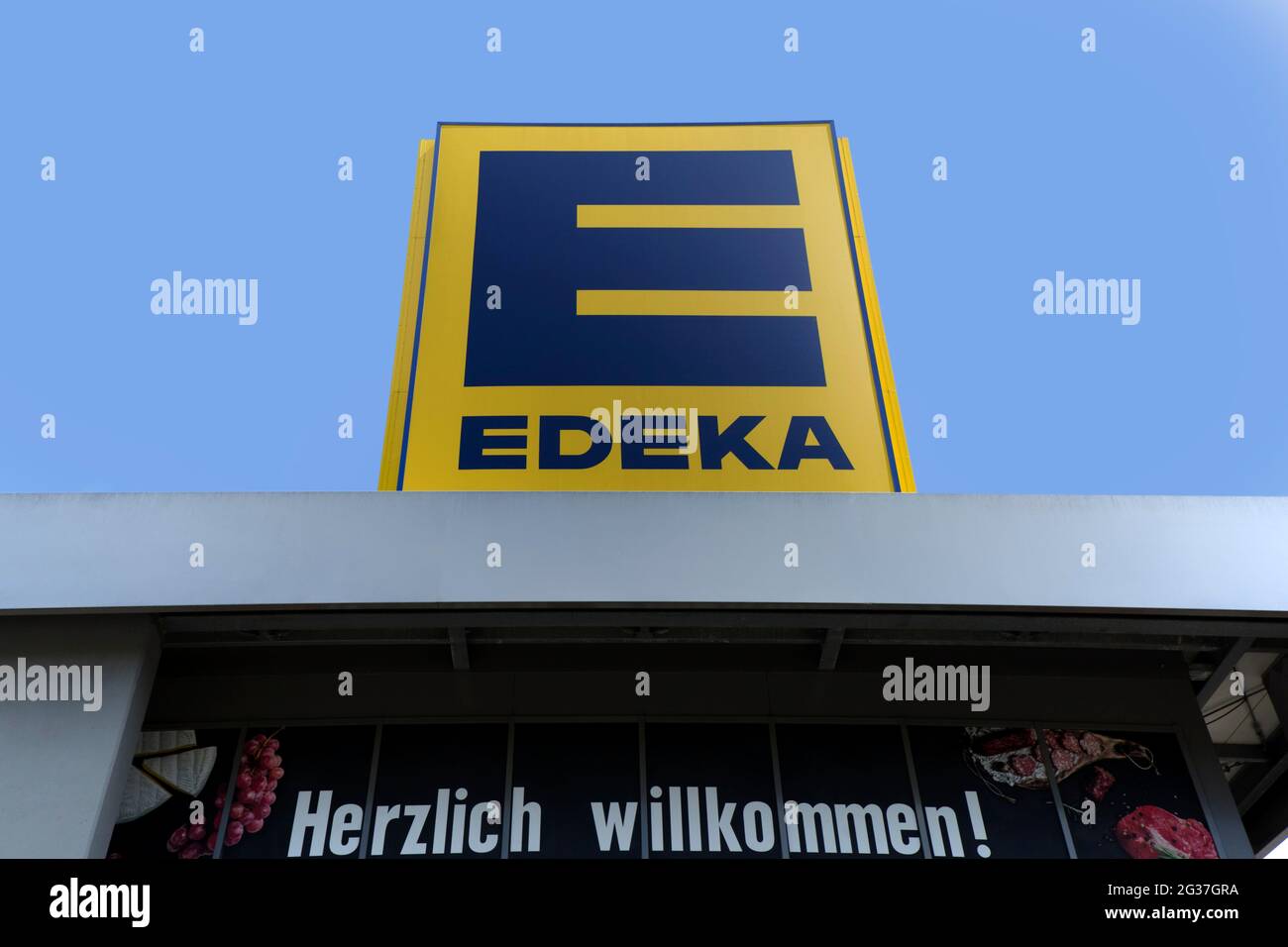 EDEKA Logo Symbol Schild Supermarkt, Berlin, Deutschland Stockfoto