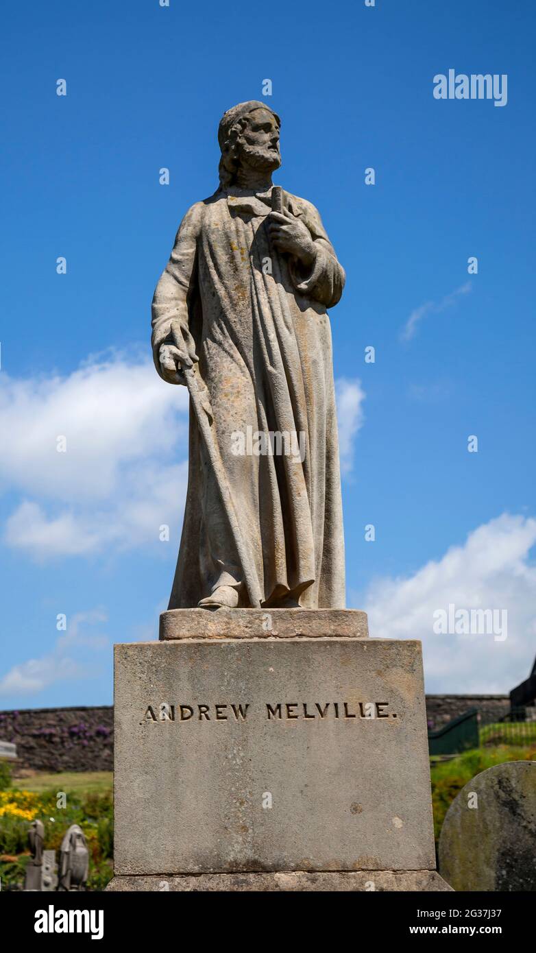 Statue von Andrew Melville, die Teil der Reformatoren-Statuen auf dem Old Town Cemetery in Stirling, Schottland ist. Andrew Melville (1545-1622) war SCO Stockfoto