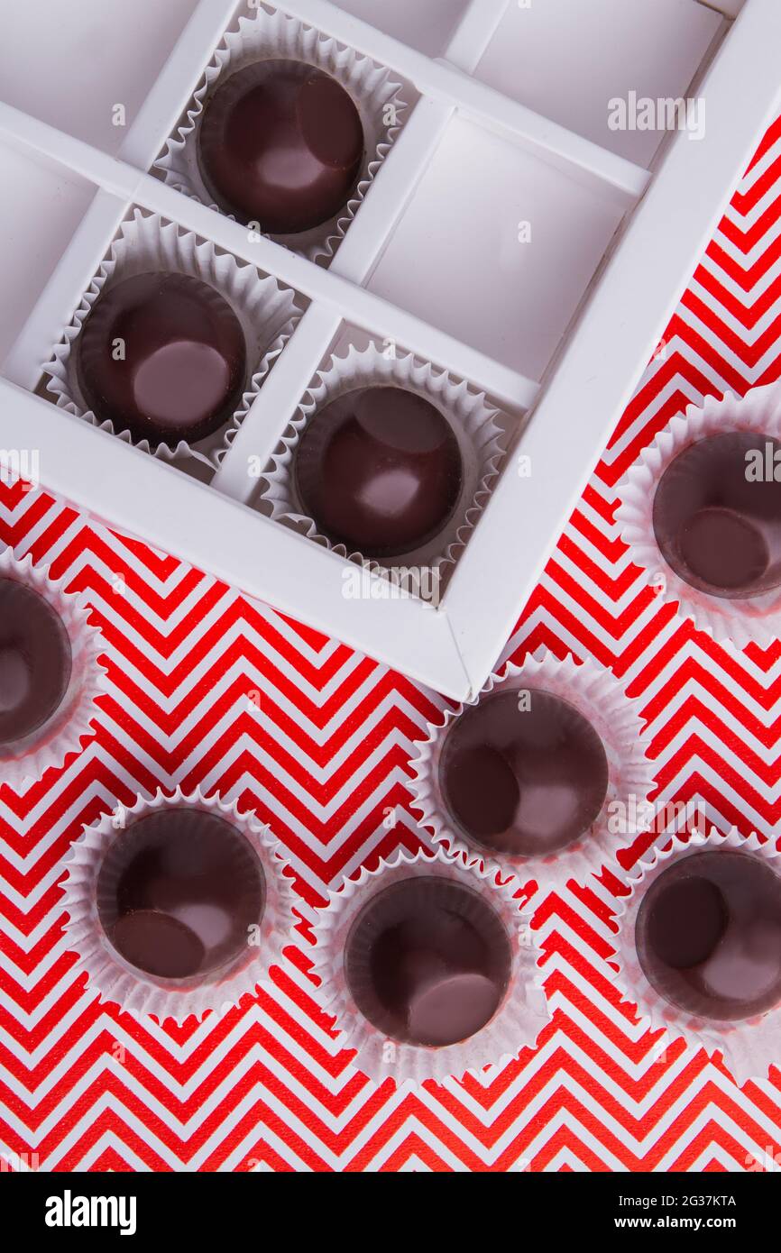 Draufsicht süße leckere runde Schokolade Bonbons. Stockfoto
