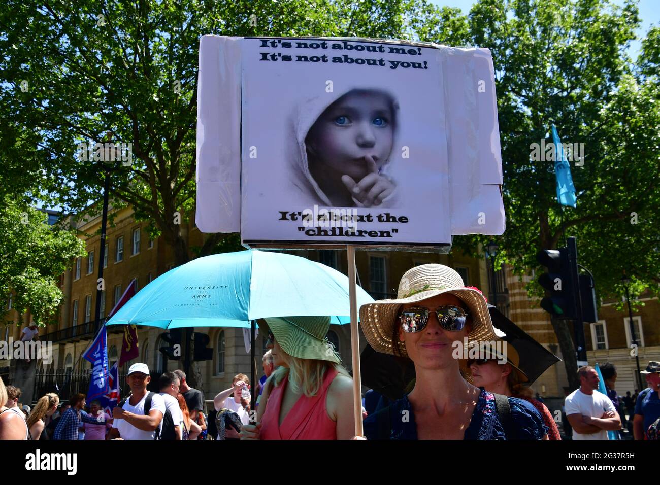 London, Großbritannien. Juni 2021. Ein paar hundert protestieren für Freiheit ohne Maske gegen die Absperrung von Boris Extent, Anti-Impfung vor Downstreet und dem Parliament Square, am 14. Juni 2-21, London, Großbritannien. Kredit: Picture Capital/Alamy Live Nachrichten Stockfoto