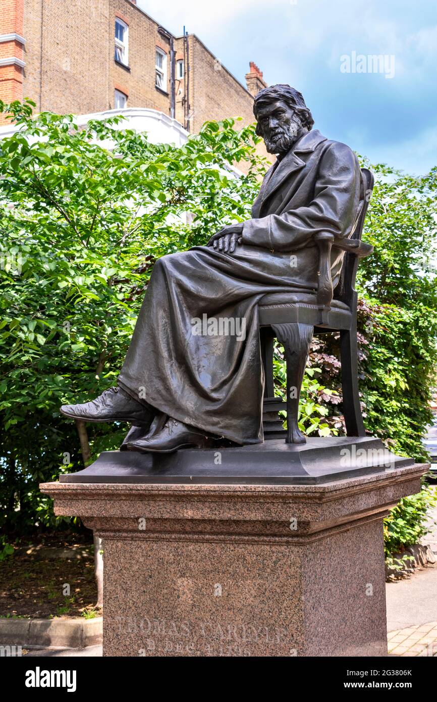 LONDON ENGLAND CHELSEA CHEYNE SPAZIERGANG AN DER STATUE VON THOMAS CARLYLE Stockfoto