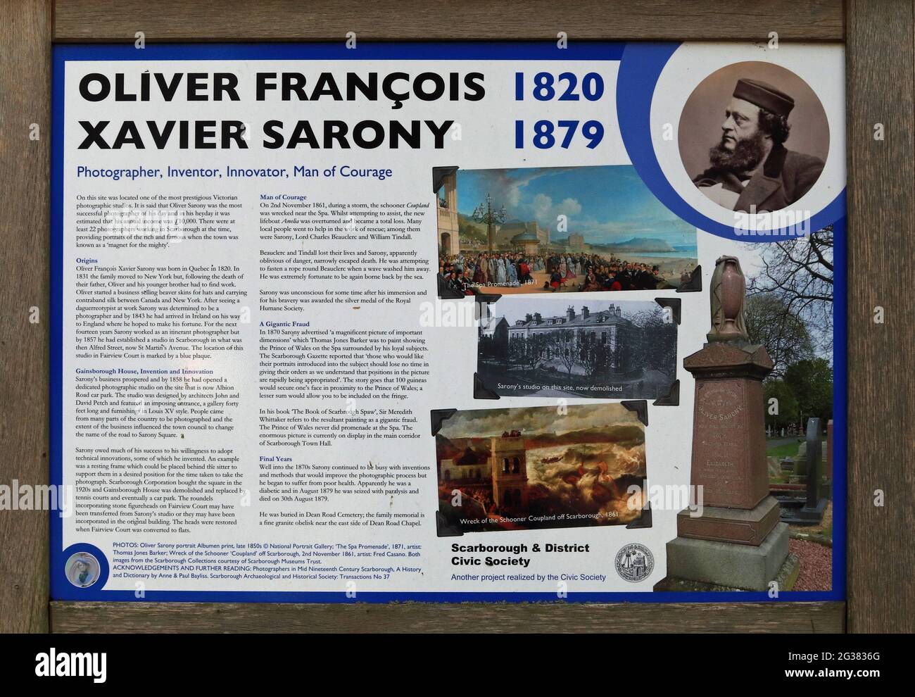 Die Informationstafel in der Nähe des Fairview Court in Scarborough erzählt einige der Geschichte von Oliver Francois Xavier Sarony, einem Fotografen aus dem 19. Jahrhundert Stockfoto