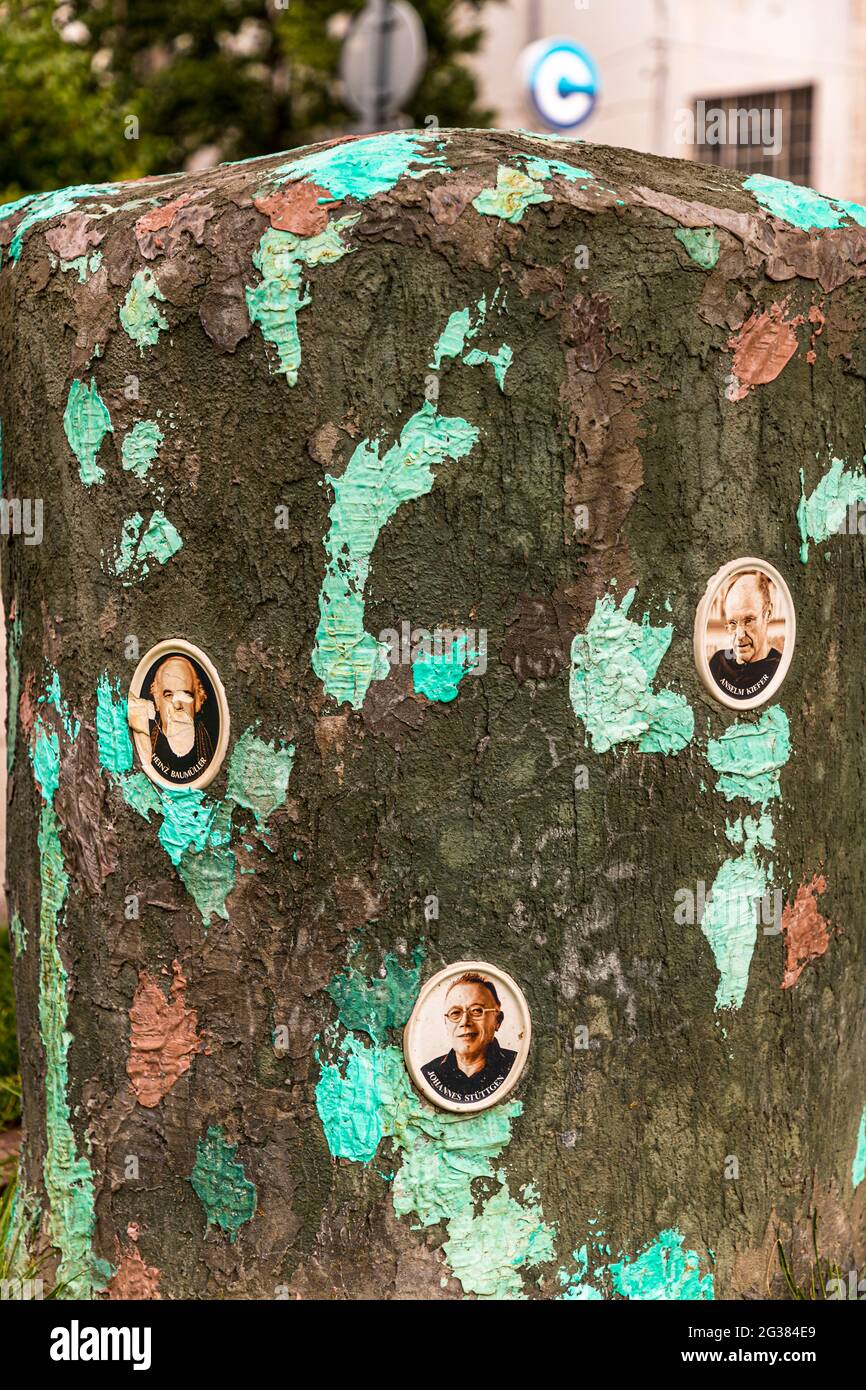 Gedenkstein an Joseph Beuys und seine Gefährten vor der Nationalgalerie in Sofia, Bulgarien Stockfoto