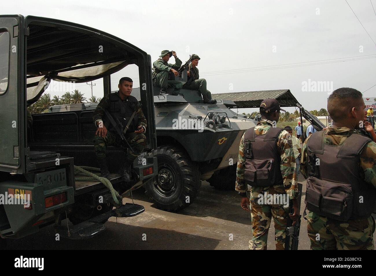 Militäroperationen der venezolanischen Armee, um mit den kolumbianischen Guerillas an der Grenze zu kämpfen. Stockfoto