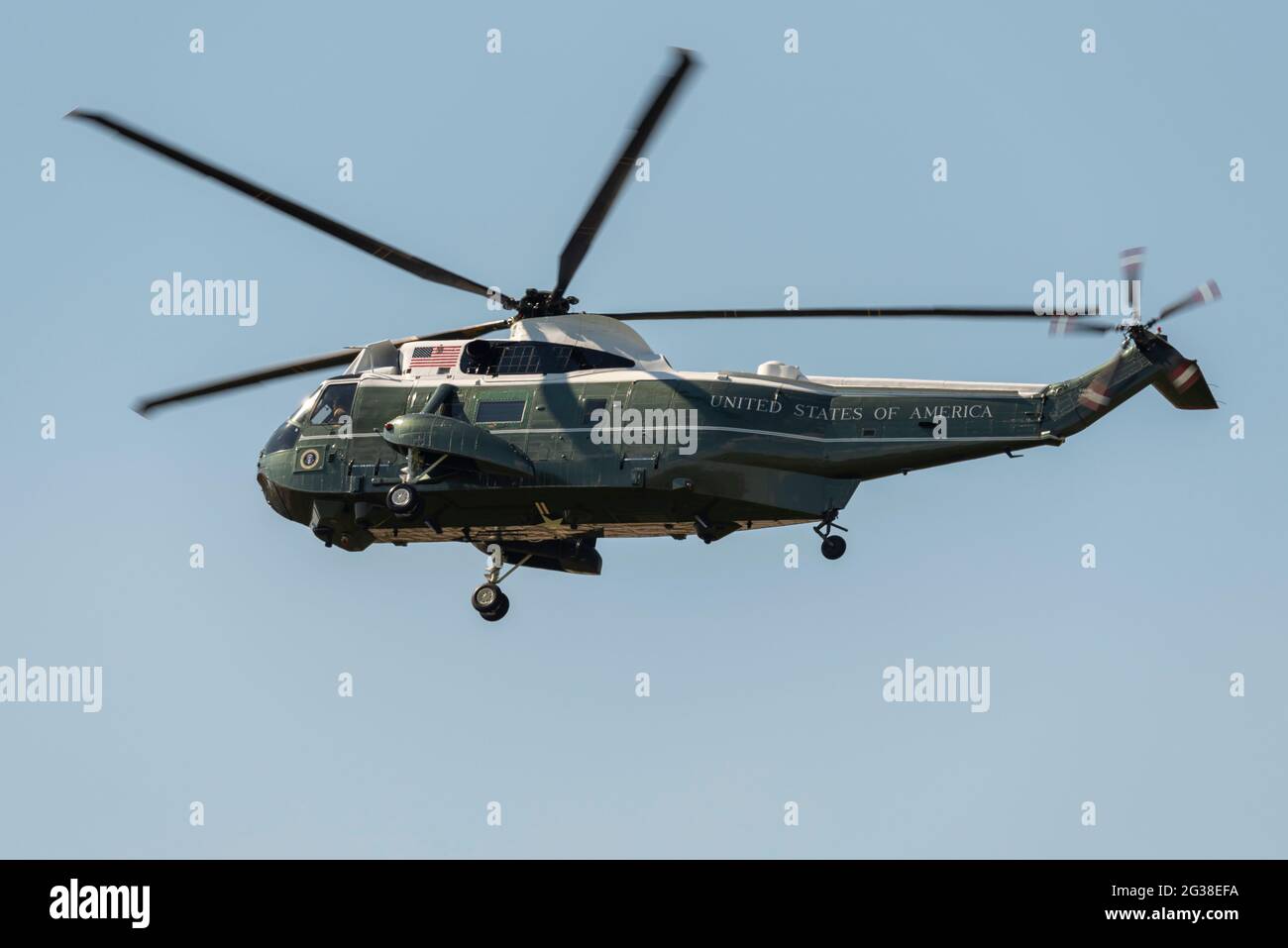 Sikorsky VH-3D Sea King Hubschraubertransport für US-Präsident Joe Biden, der am Flughafen London Heathrow, Großbritannien, landet, um die Queen zu treffen Stockfoto