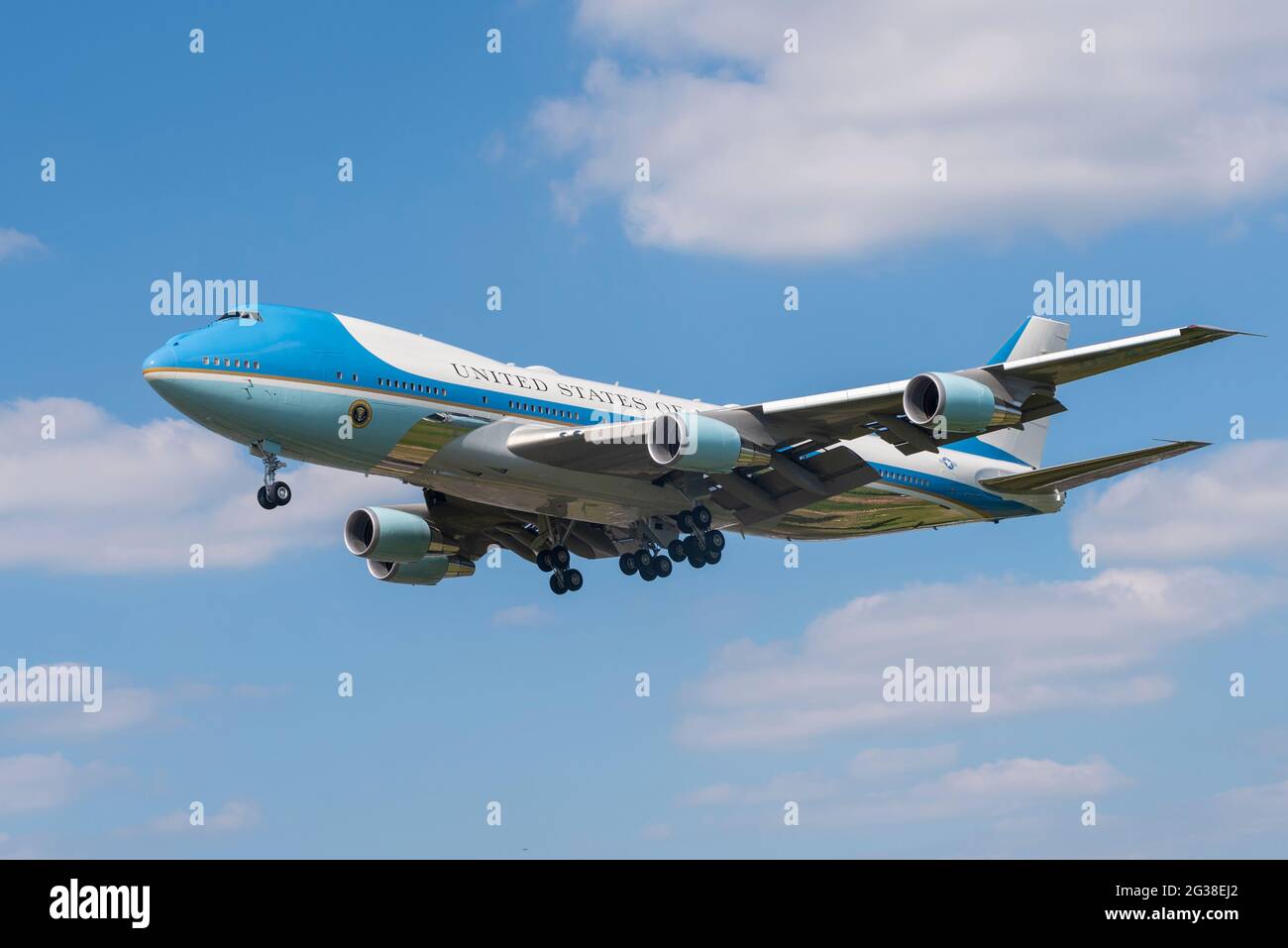 USAF Air Force One Boeing VC-25A-Flugzeug mit US-Präsident Joe Biden, der am Flughafen London Heathrow, Großbritannien, landet, um die Queen zu treffen Stockfoto