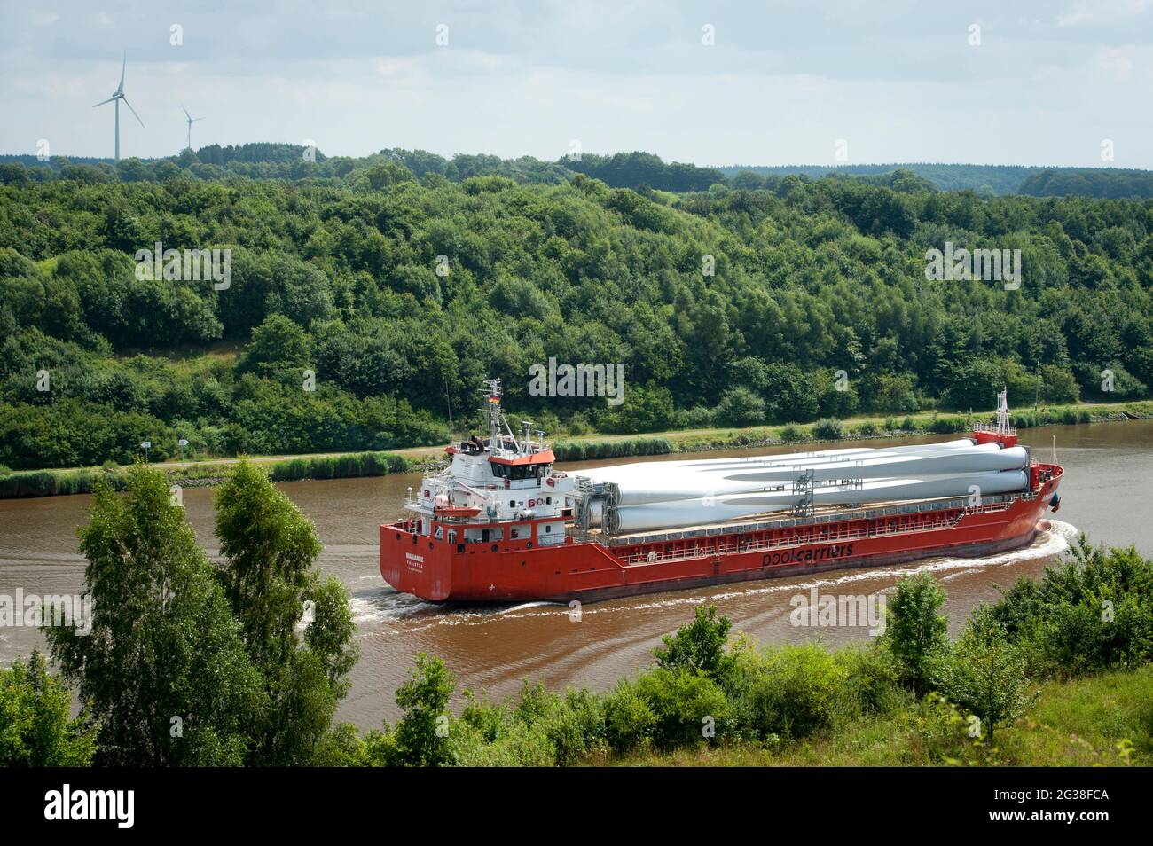Transport von Windrad-Rotorblättern auf der MV Marianne. Nord-Ostsee-Kanal. Stockfoto
