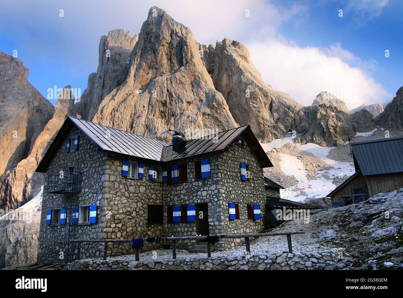 Pale di san martino - dolomiti italien - Blick auf die rifugio volpi al mulaz und die cima di focobon Stockfoto