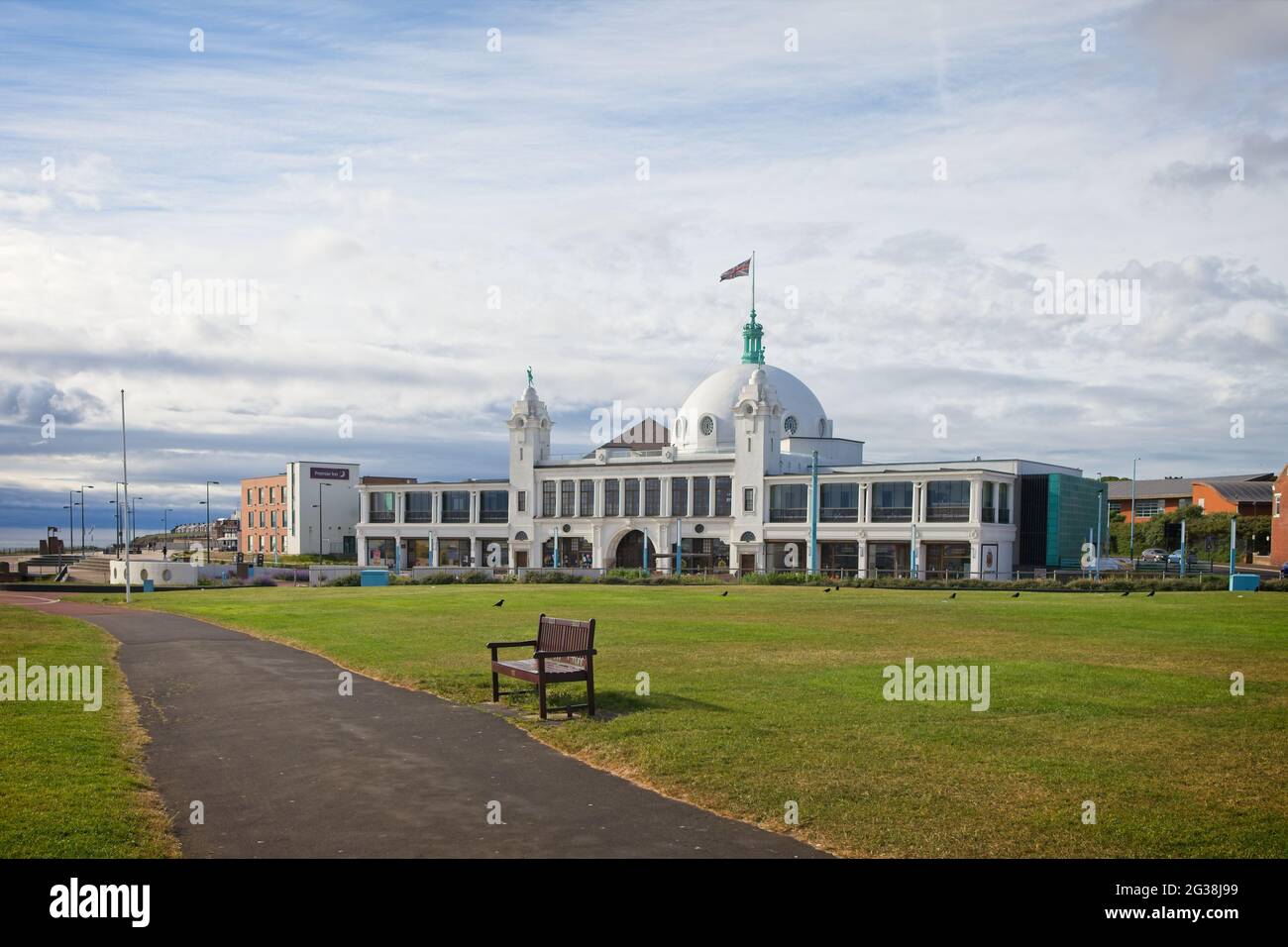 Das berühmte Renaissance-Gebäude mit einer Kuppel ist ein Restaurant- und Freizeitzentrum in Whitley Bay, North Tyneside. Stockfoto