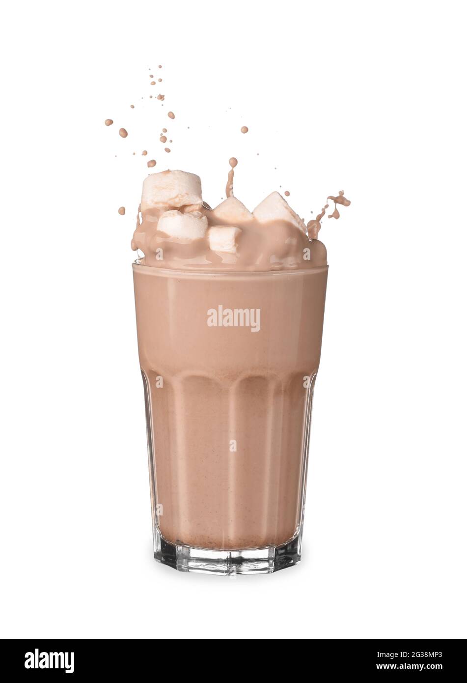 Ein Glas Kakao mit Spritzer auf weißem Hintergrund Stockfoto